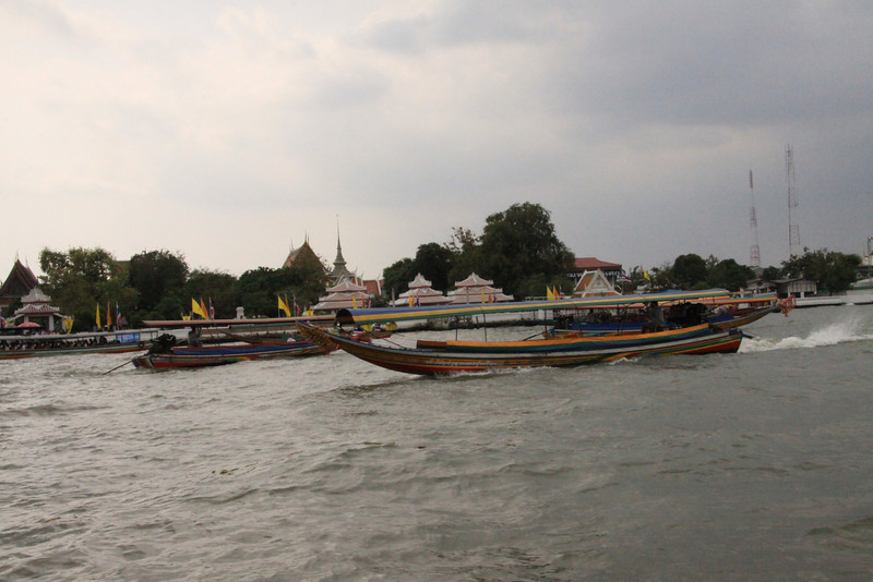 Chao Phraya można przetłumaczyć jako \'wielki książe\', albo jak nazwał ją król Rama I - Rzeka Królów.